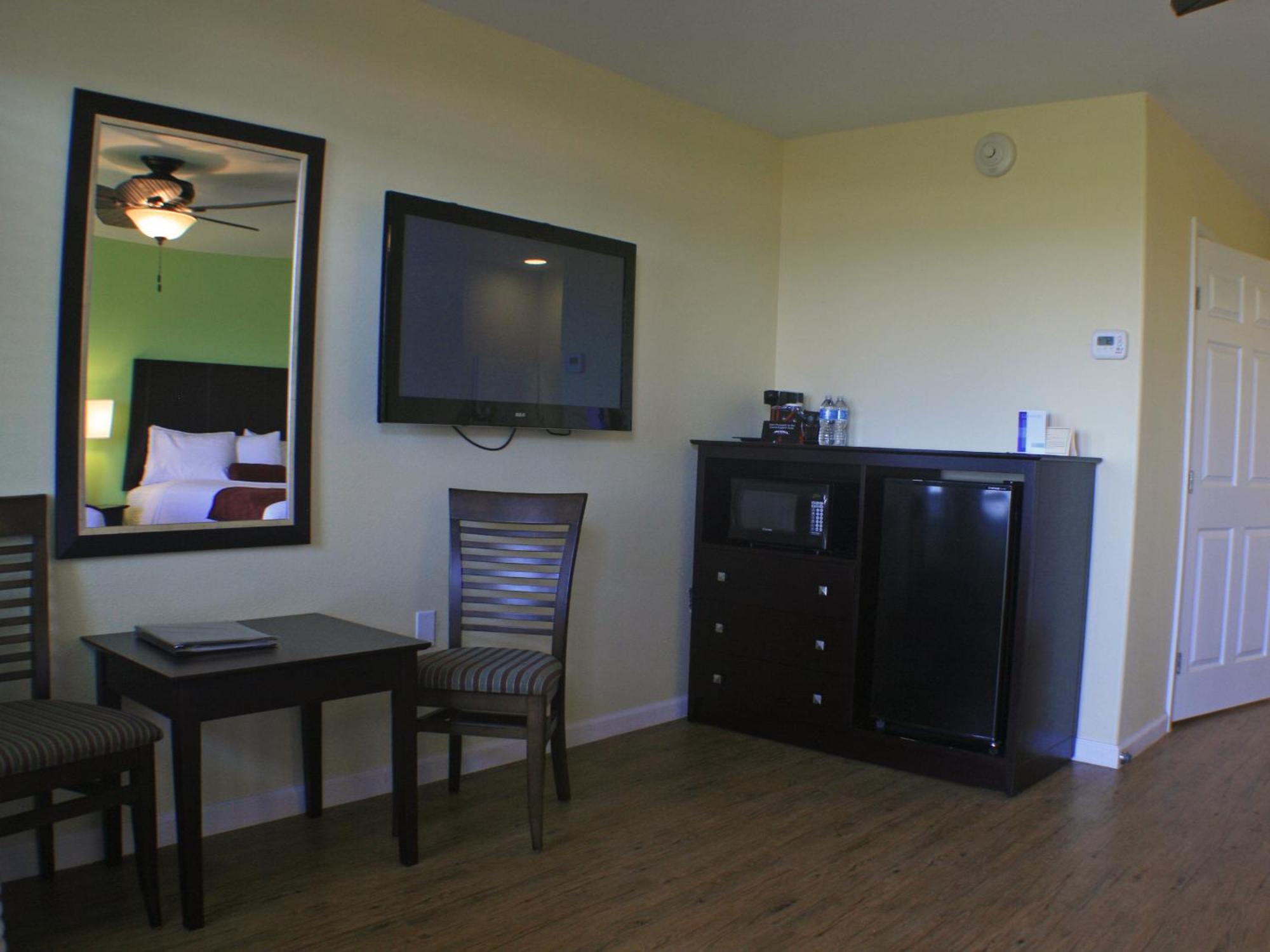 Ocean Village Hotel Surfside Beach Bagian luar foto